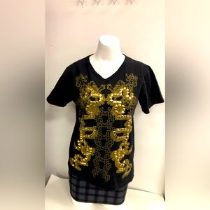 REDBRIDGE STUDDED V NECK DRAGON T SHIRT IN BLACK AND GOLD IN SIZE M